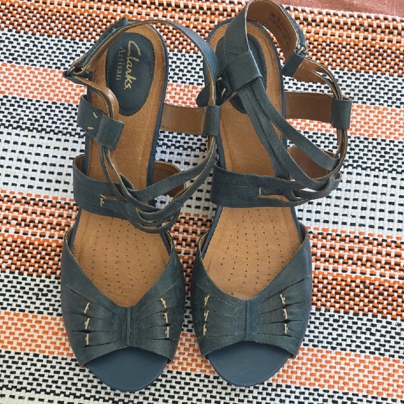 Clarks Navy and Tan Strappy Sandals - Picture 3 of 8